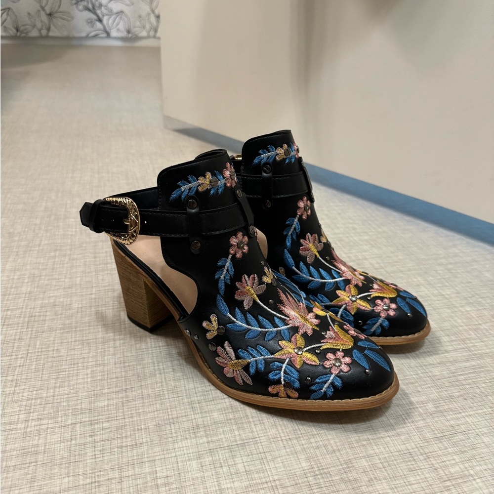 Embroidered Chunky Heel Boots